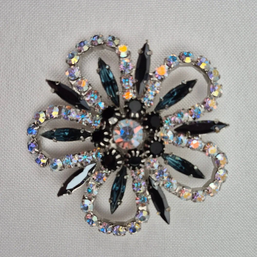 Vtg 60s Aurora‎ Borealis Rhinestone Brooch Pin 2.5